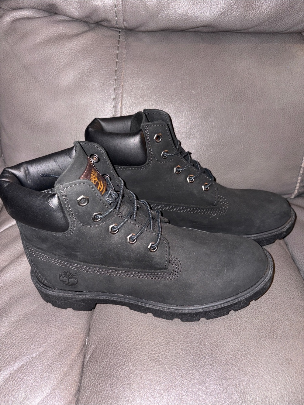 (New) Never worn Timberland Black Nubuck 6-Inch Lace-Up Boots (Big kids) *No Box - Picture 3 of 7